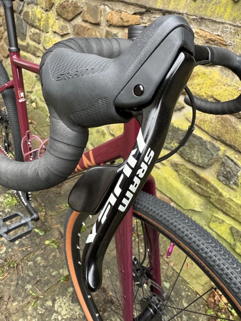 TRIBAN GRVL 520 W Apex1 vel. M – 650b/47c, bezduše, velmi dobrý stav