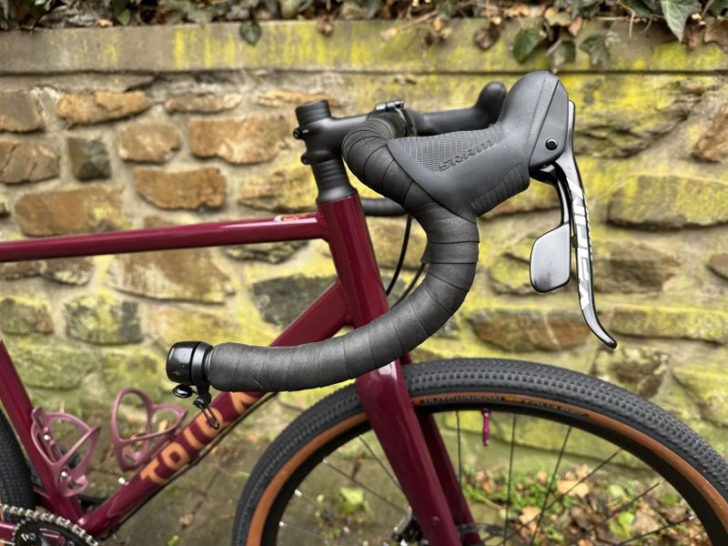 TRIBAN GRVL 520 W Apex1 vel. M – 650b/47c, bezduše, velmi dobrý stav