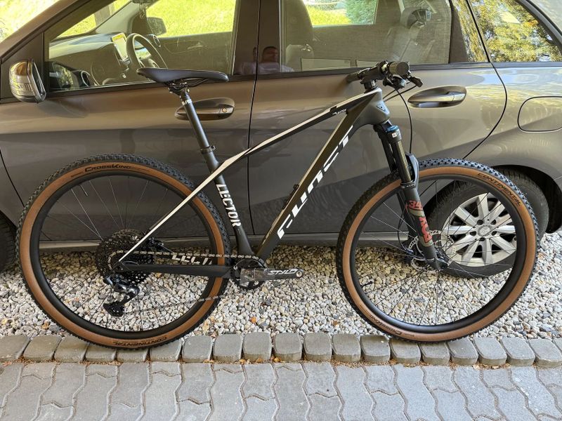 Ghost Lector PRO, vel. M, model 2025, super výbava za 50% ceny !