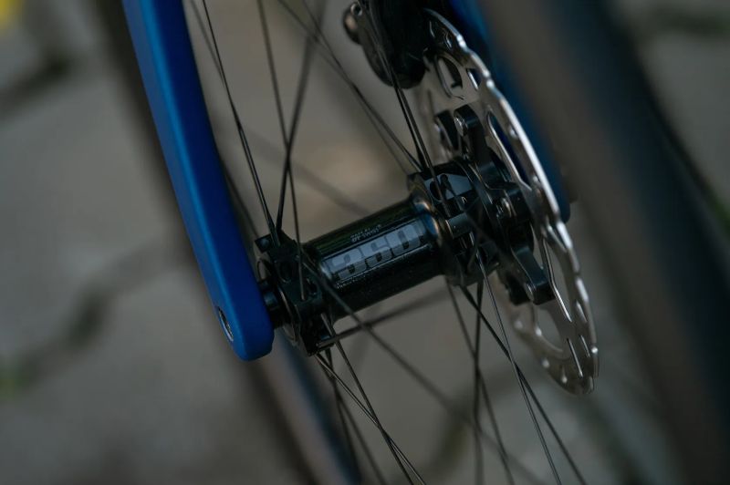 Isaac Vitron Galaxy Blue 105 Di2 L - poslední kus!