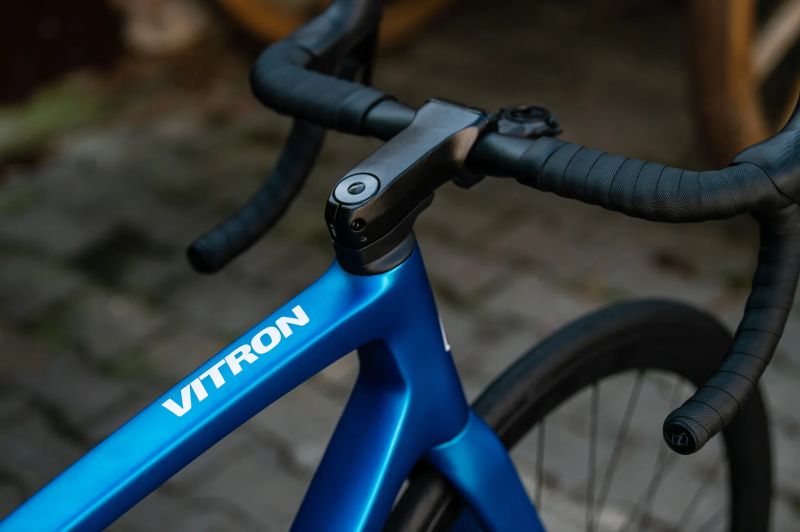 Isaac Vitron Galaxy Blue 105 Di2 L - poslední kus!