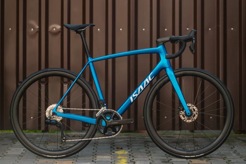 Isaac Vitron Galaxy Blue 105 Di2 L - poslední kus!