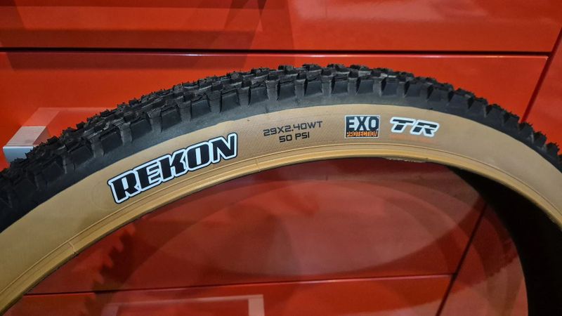 Prodám Maxxis Recon 29x2,40 