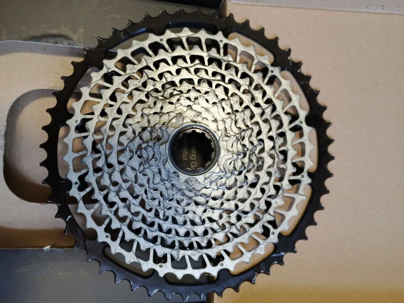 Prodám kazetu 12 garbaruk pro Sram xd ořech