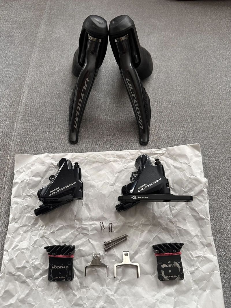 Páky Shimano Ultegra 8070 Di2 a třmeny