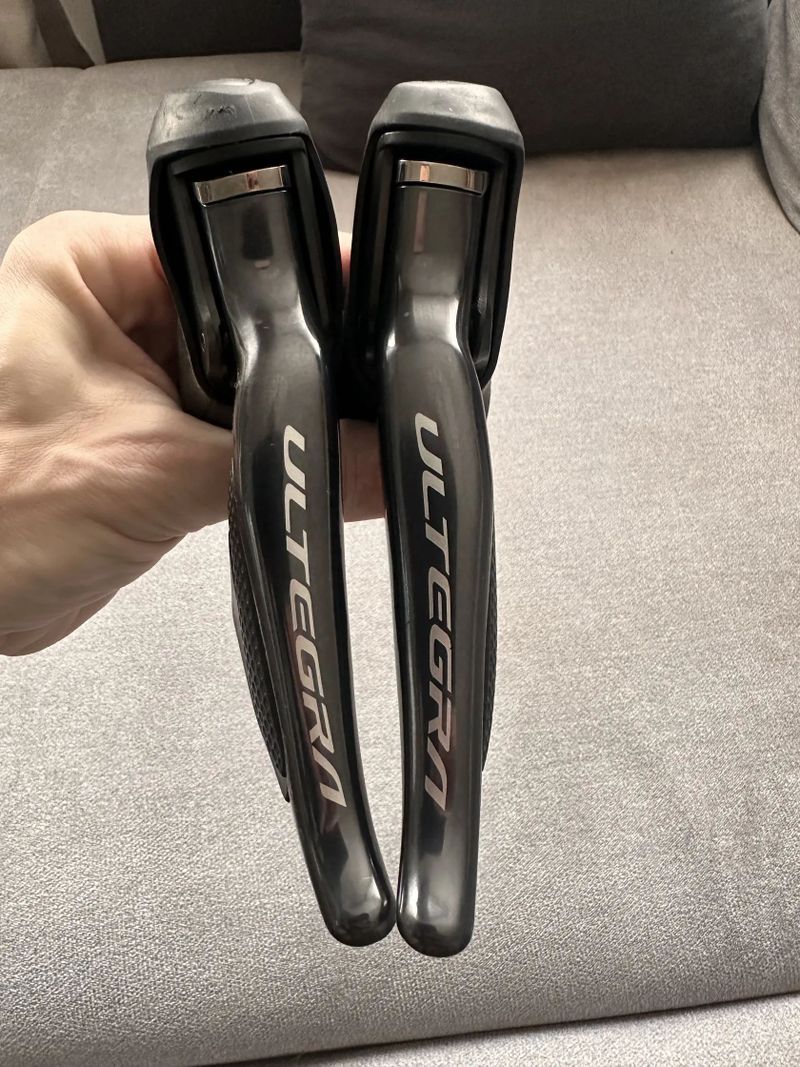 Páky Shimano Ultegra 8070 Di2 a třmeny