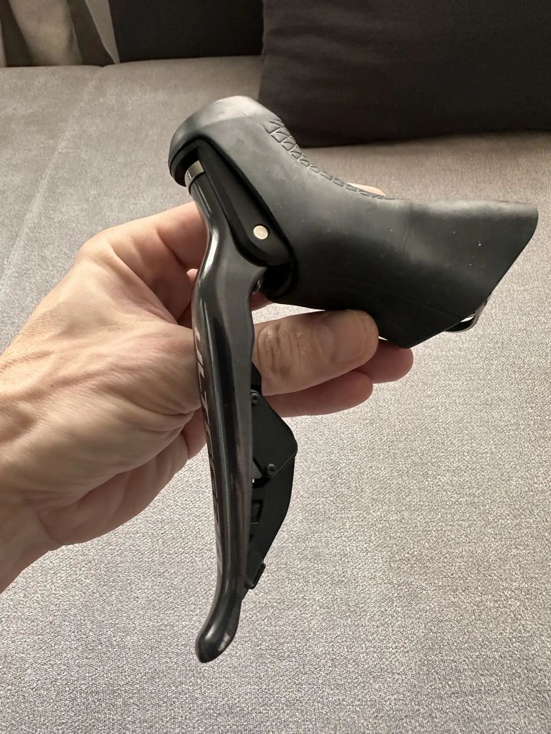 Páky Shimano Ultegra 8070 Di2 a třmeny