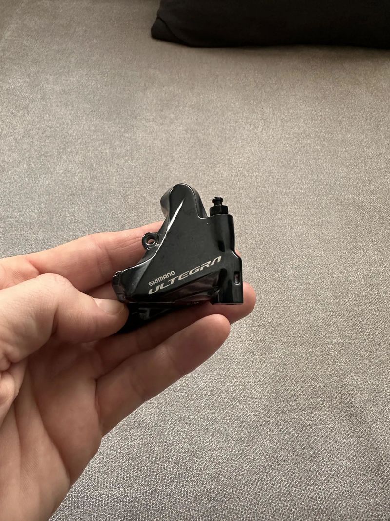 Páky Shimano Ultegra 8070 Di2 a třmeny