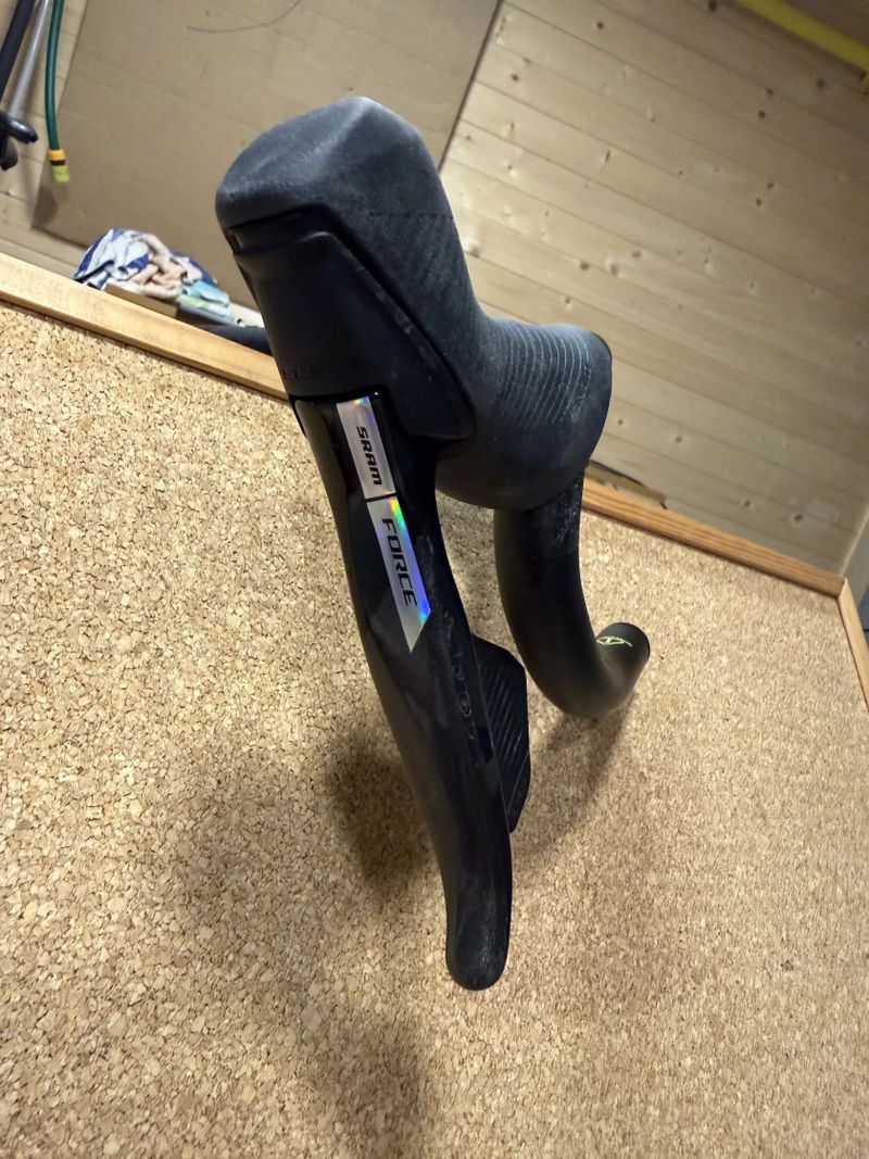 Sram Force AXS D2 E1 řadící páky nové třmeny