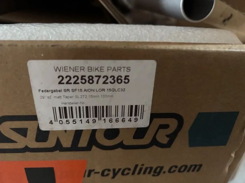 SR Suntour AION 130mm zdvih osa 15*100