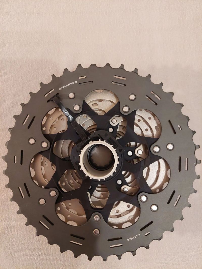 Prodám kazetu Shimano Deore XT CS-M 8000 11s, 11-42 T.