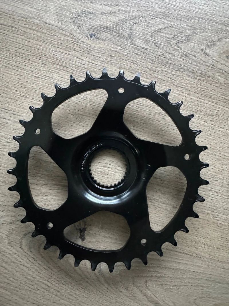 Prodám komponenty z nového kola - kazetu CS-M6100, přehazovačku RD-M8100, řazení a kliky