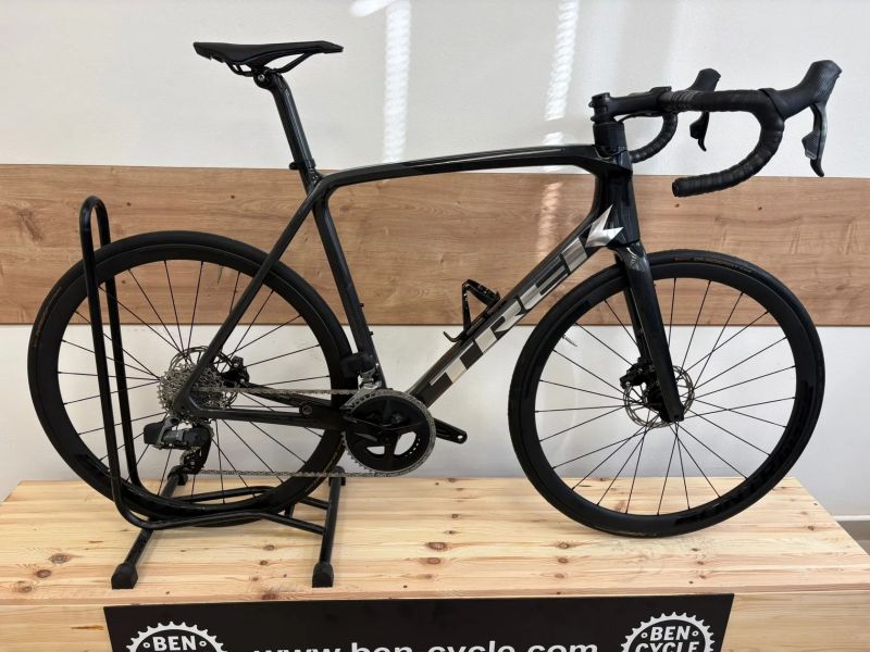 Trek Emonda -Axs - wattmetr - karbonová kola bontrager