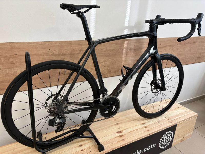 Trek Emonda -Axs - wattmetr - karbonová kola bontrager