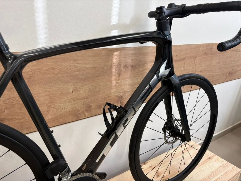 Trek Emonda -Axs - wattmetr - karbonová kola bontrager