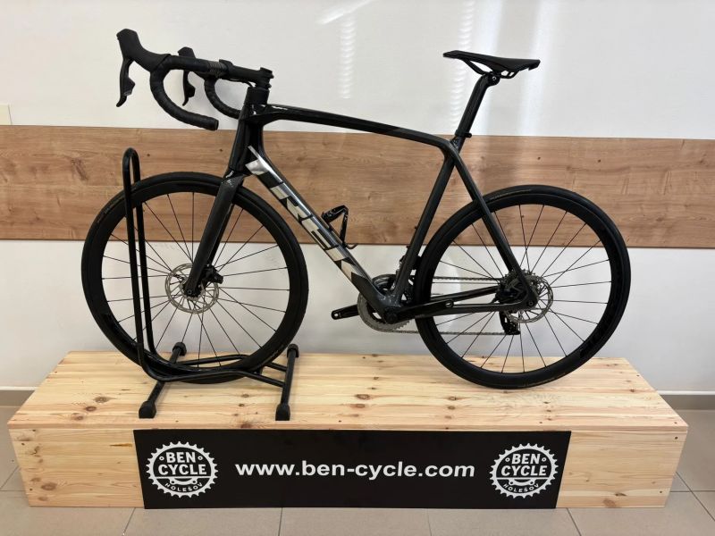 Trek Emonda -Axs - wattmetr - karbonová kola bontrager