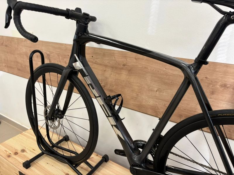 Trek Emonda -Axs - wattmetr - karbonová kola bontrager