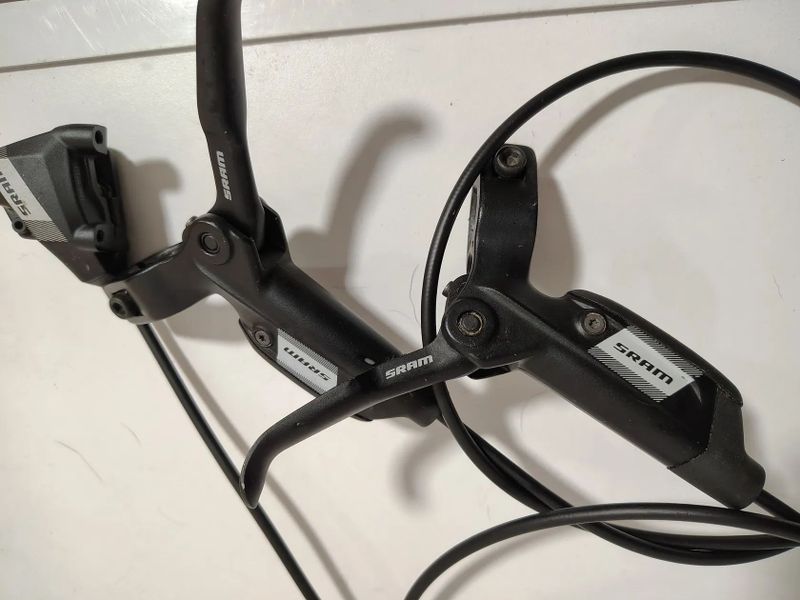 Sram Apex, délka hadice 130/70cm, desky 90%, najeto 300km