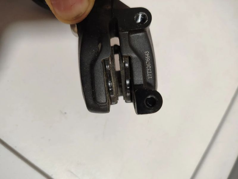 Sram Apex, délka hadice 130/70cm, desky 90%, najeto 300km