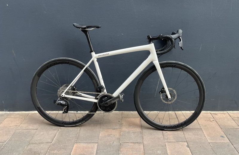 Specialized Aethos | Roval Alpinist CL II | Sram PowerMeter | 3499 EUR / 3199 EUR