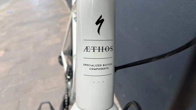 Specialized Aethos | Roval Alpinist CL II | Sram PowerMeter | 3499 EUR / 3199 EUR