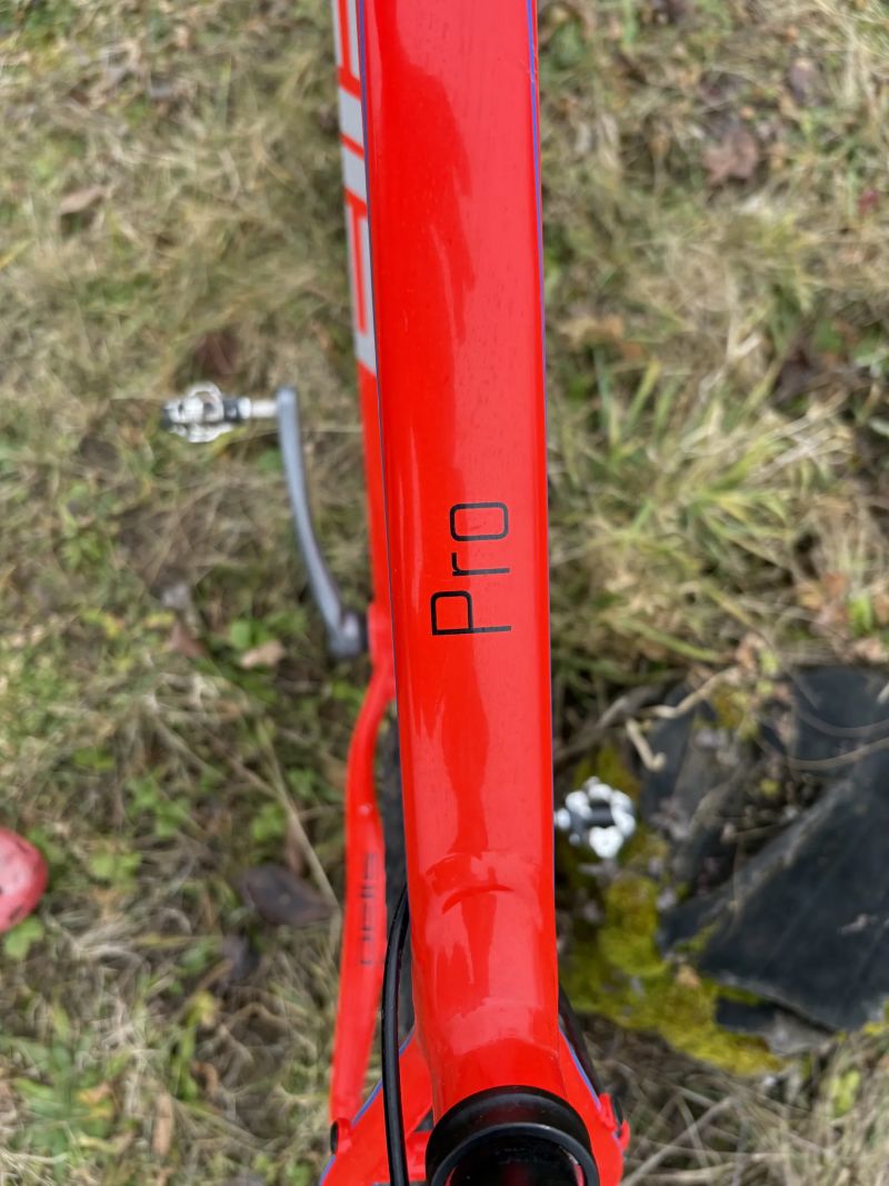 Pells Razzer Pro + Teleskopická sedlovka