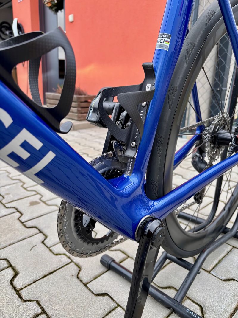 Van Rysel RCR Rival AXS se wattmeterem