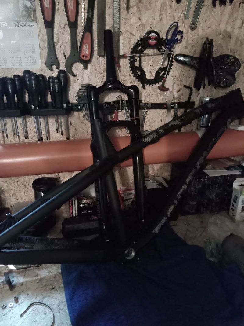 Dartmoor Hornet Rám vel. L + vidlice Rock shox 35