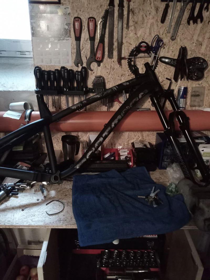 Dartmoor Hornet Rám vel. L + vidlice Rock shox 35