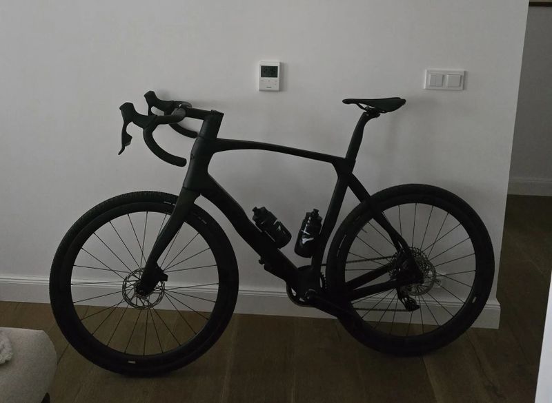 Pinarello Grevil F9 Rival eTap AXS, kola Fulcrum