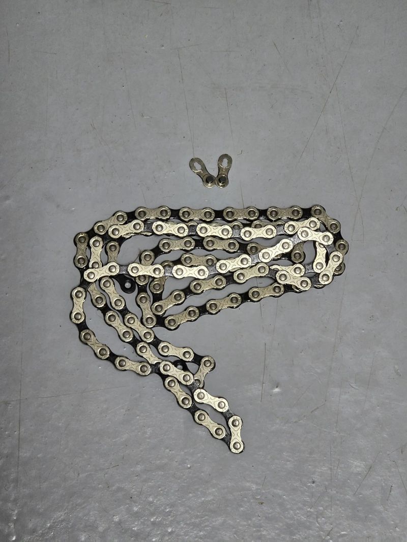 KMC X12 - silver/black, 122 článků