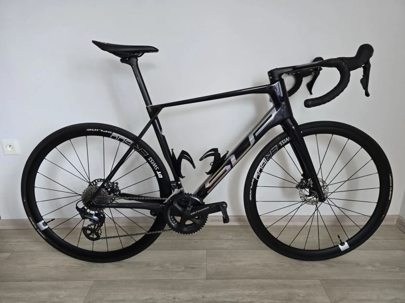 Superior X-Road Team Issue Gloss Black Rainbow / Hologram Chrome 56