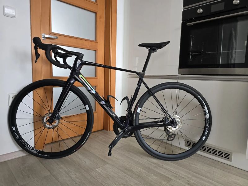 Superior X-Road Team Issue Gloss Black Rainbow / Hologram Chrome 56