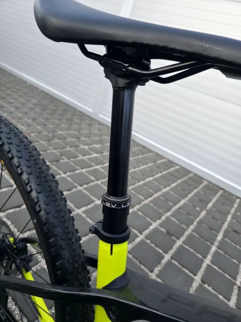 Trek Procaliber 9.6 Carbon 2022 29″ velikost M / Shimano XT / Teleskopická sedlovka