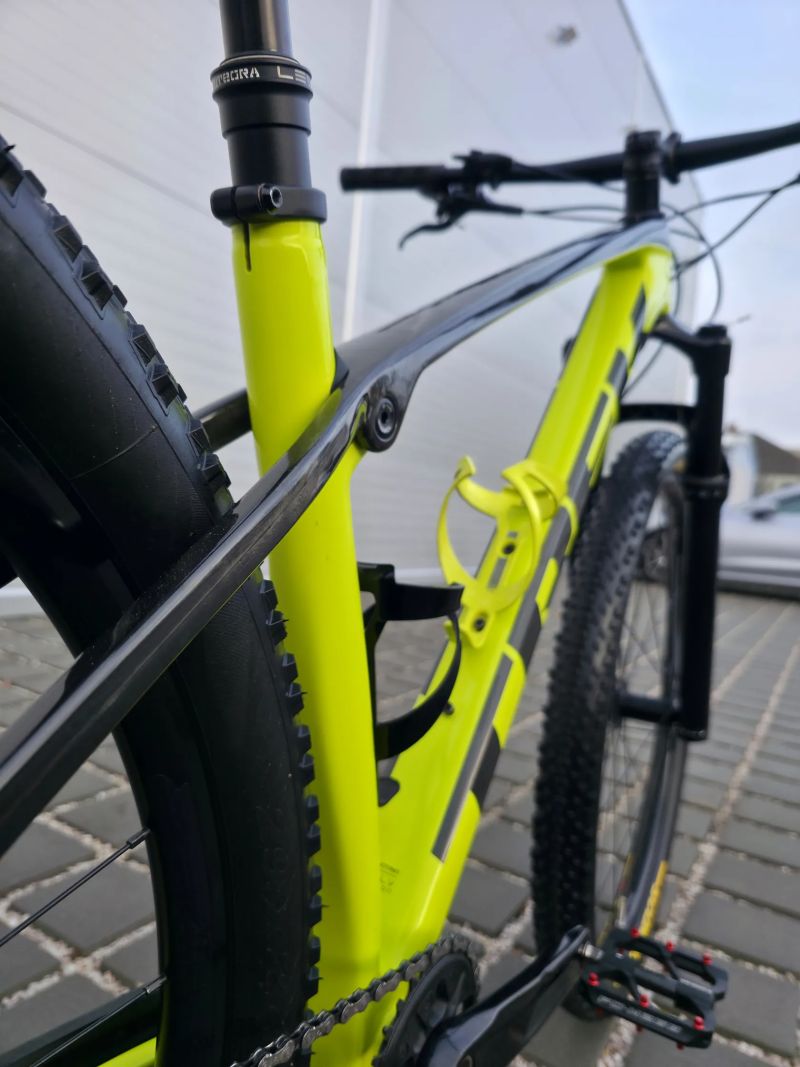 Trek Procaliber 9.6 Carbon 2022 29″ velikost M / Shimano XT / Teleskopická sedlovka