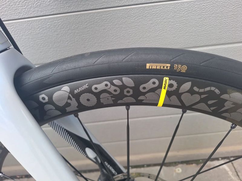 Basso Diamante disc, Sram Force s wattmetrem, Mavic SLR limited a kombo riditka