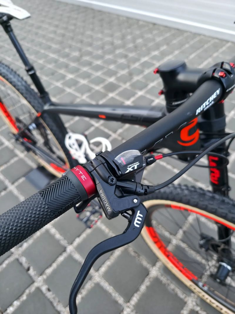 Cannondale F-Si 29″ Carbon 3 2017 ENVE velikost M / Karbonové kola / Teleskopická sedlovka