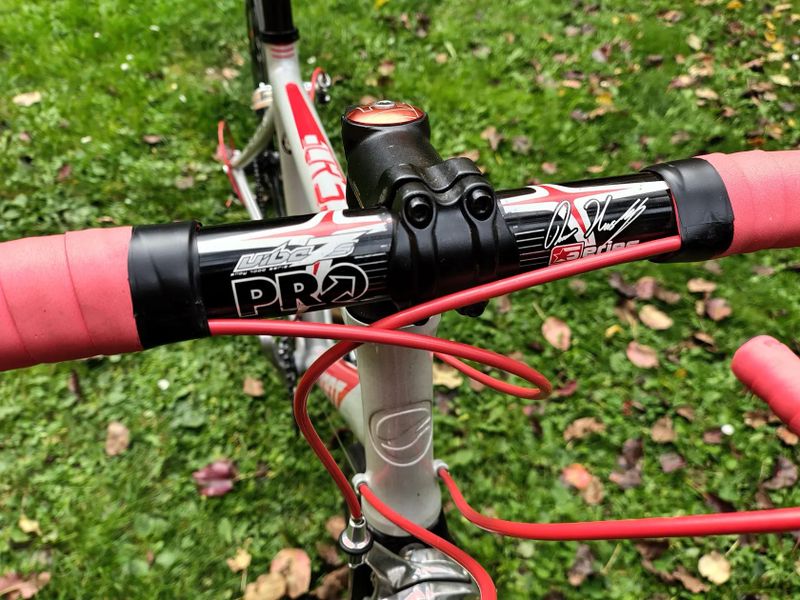 Silniční kolo GIANT SCR 3.0