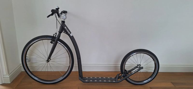  Koloběžka KOSTKA TOUR - LIMITED EDITION 