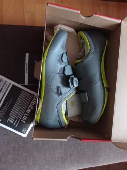 Specialized audax charcoal, silniční tretry