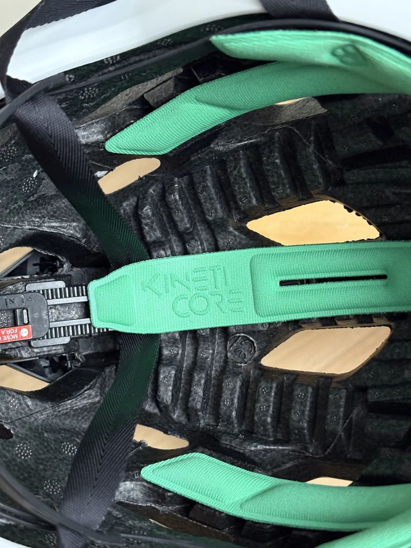 Lazer Strada Kineticore - vel.S (52-56cm)