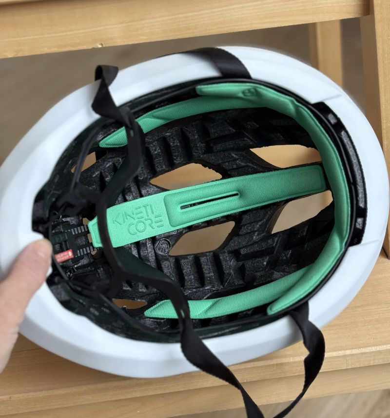 Lazer Strada Kineticore - vel.S (52-56cm)