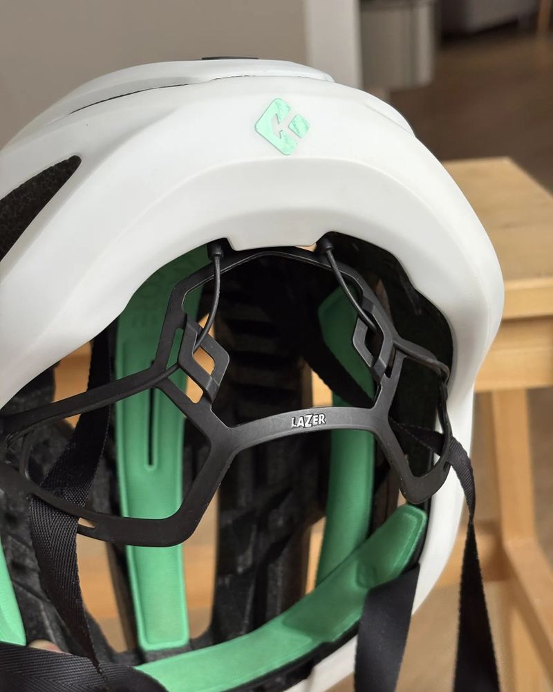 Lazer Strada Kineticore - vel.S (52-56cm)