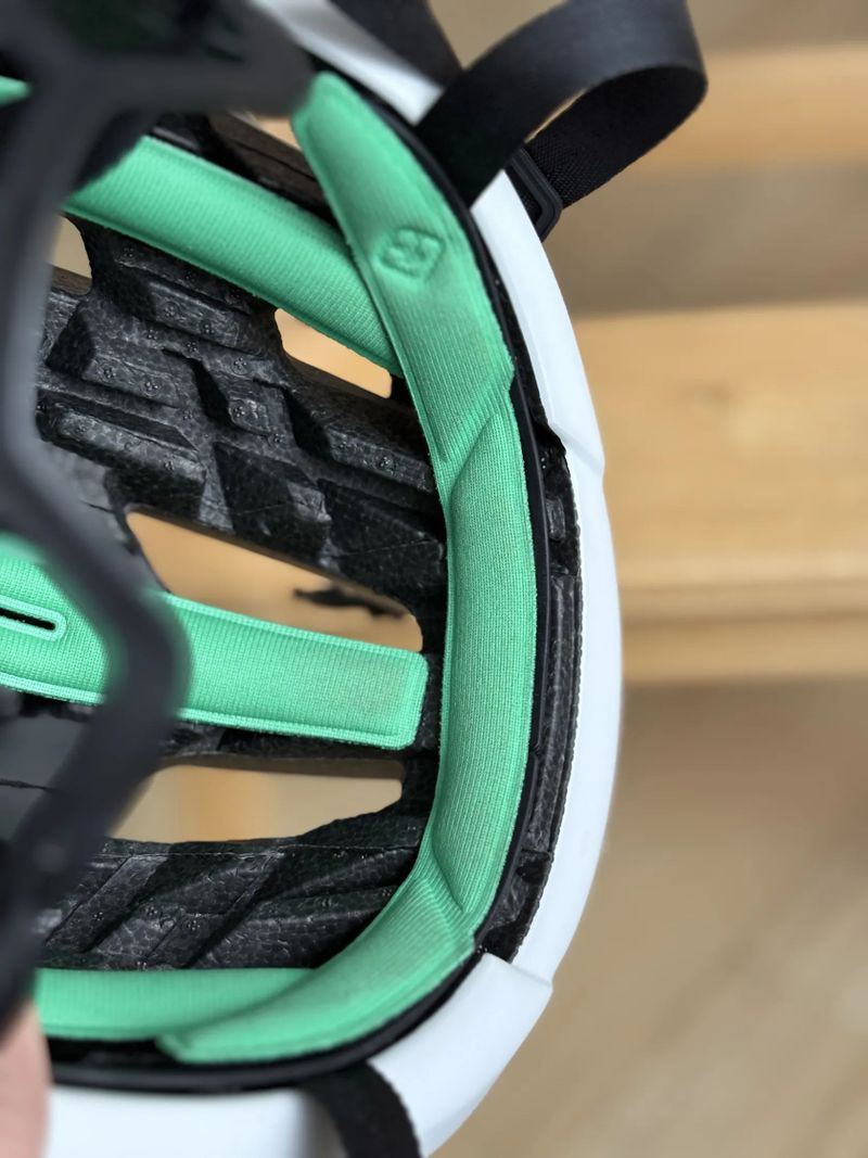 Lazer Strada Kineticore - vel.S (52-56cm)