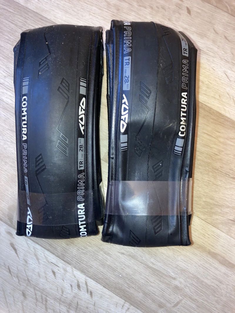 NOVÉ bezdušové pláště Tufo Comtura Prima TR 28 (pár)