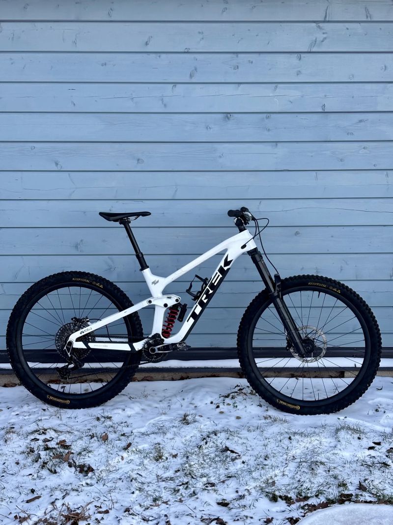 Trek Slash 9.8 Project One vel. M/L