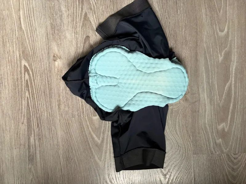 Assos Uma GT Half shorts Long - Assos dámské kraťasy