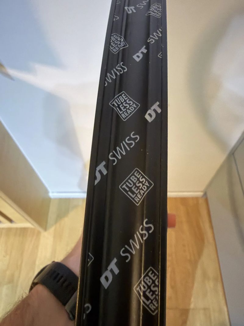 ZAPLETENÁ KOLA DT SWISS A 1800