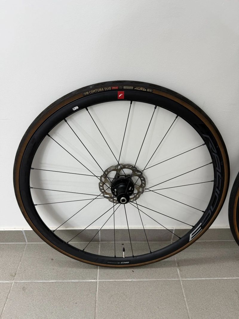 FULCRUM Racing 3 DB - HG11 + pneu Tufo