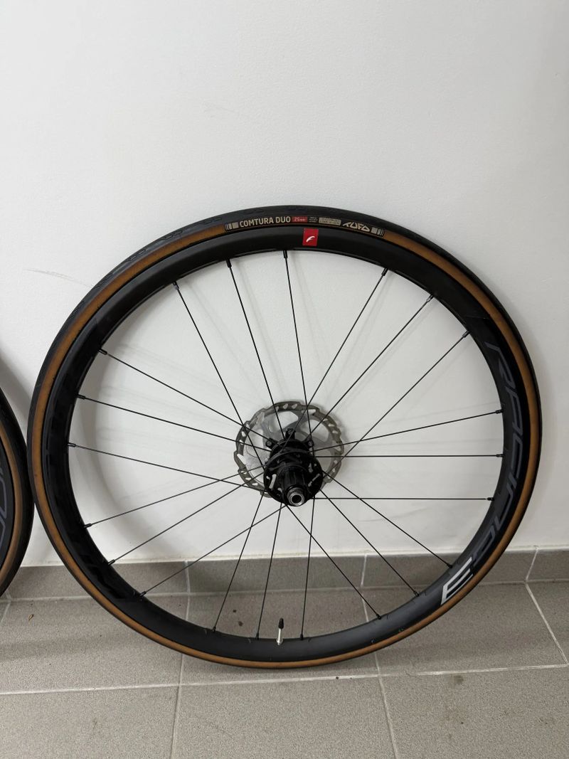 FULCRUM Racing 3 DB - HG11 + pneu Tufo